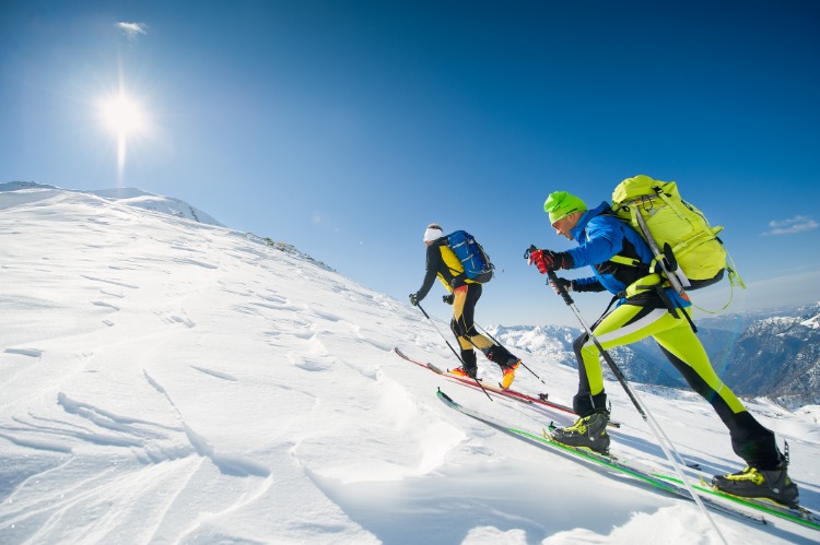 Løb i sneen eller står på ski som en vintersport for at forbrænde kalorier