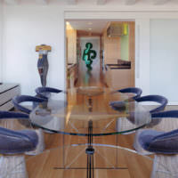 Glasbord i modernt vardagsrum