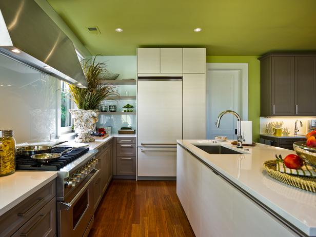 hvid-køkken-ø-højglans-loft-væg-maling-grøn