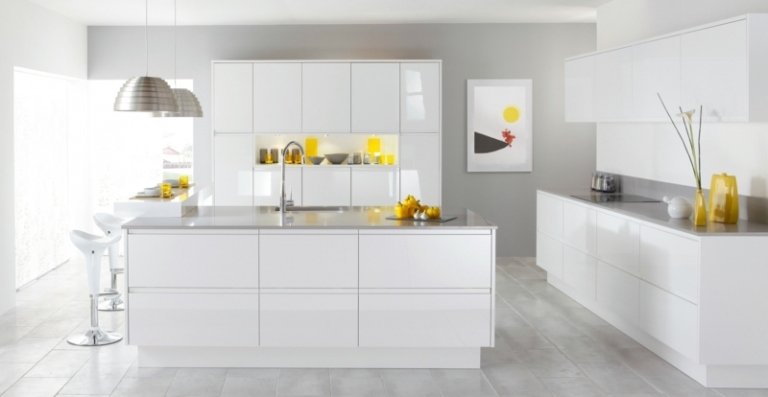 farver ideer køkken hvid moderne minimalistisk gule accenter højglans