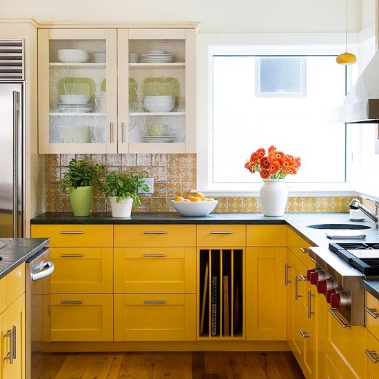gul hvide køkkenskabe