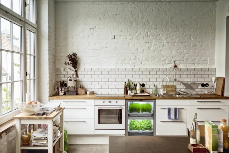 køkkenhave apparat idé hvid køkken række mursten