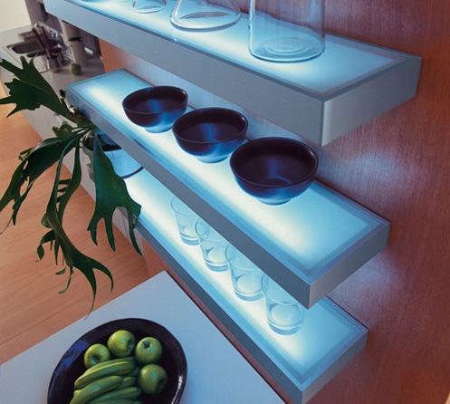 lysende-køkken-hylder-køkken-belysning-ideer