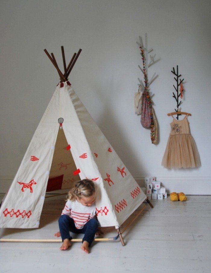 børns garderobe-grene-form-indisk-telt-legeplads