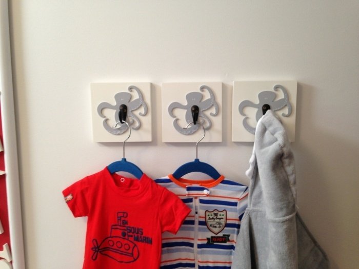 børns garderobe-træ-blæksprutte-billeder-drenge-værelse
