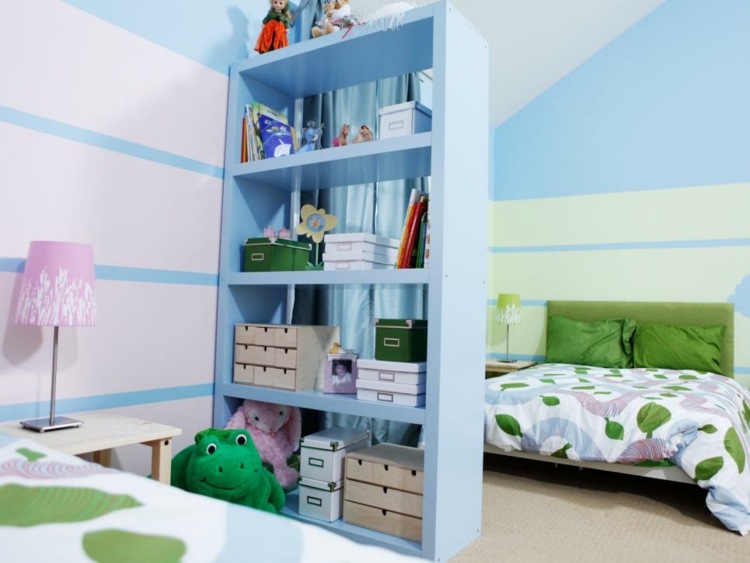 renover børneværelse bagefter separat privat værelse søsterhylde værelse studie pastelfarver blå grønne striber