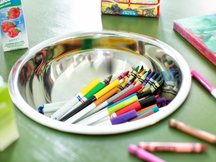 børns værelse tag design diy bord tinker skål farvede blyanter filtpenne