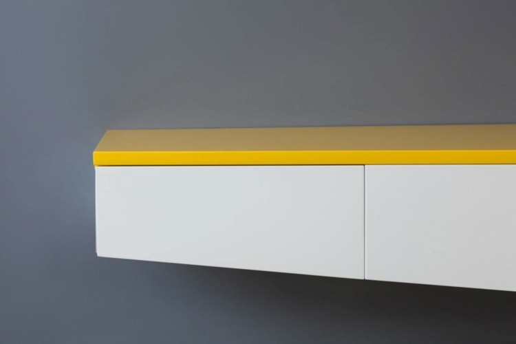 stue-væg-gul-hvid-design-minimalistisk-skuffe