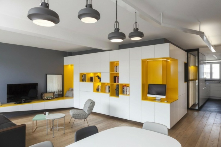 stue væg i gul og hvid stue møblering-moderne