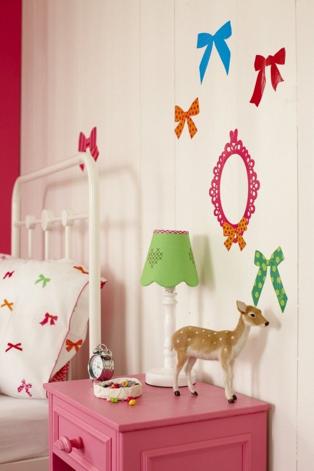 Børns værelse vægge design ideer-pige-klistermærker-sløjfer
