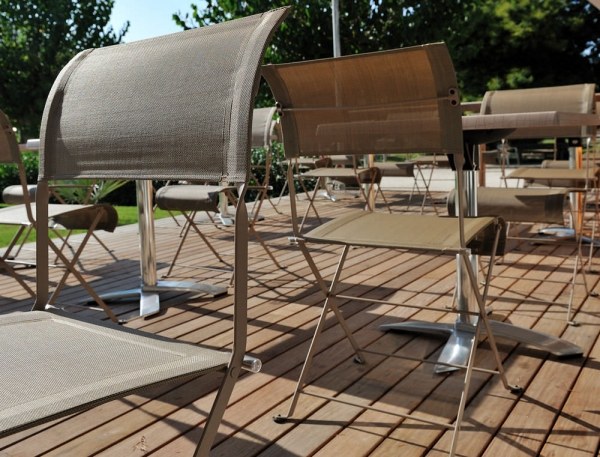 praktiske klapstole til have altan terrasse model beige fermob