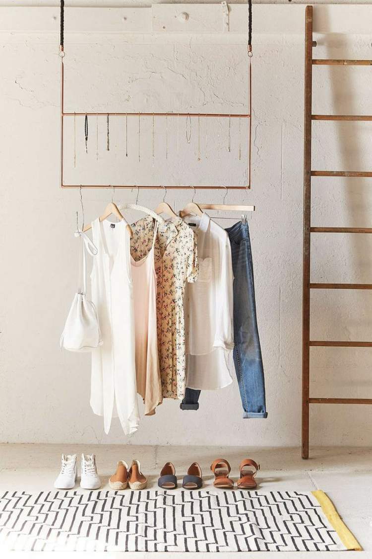 garderobe-soveværelse-inspiration-hængende-møbler-bøjler-hacks