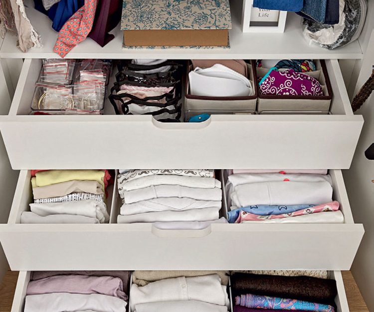 Ryddelige garderobeskuffer-organiser-rum-bluser-undertøj