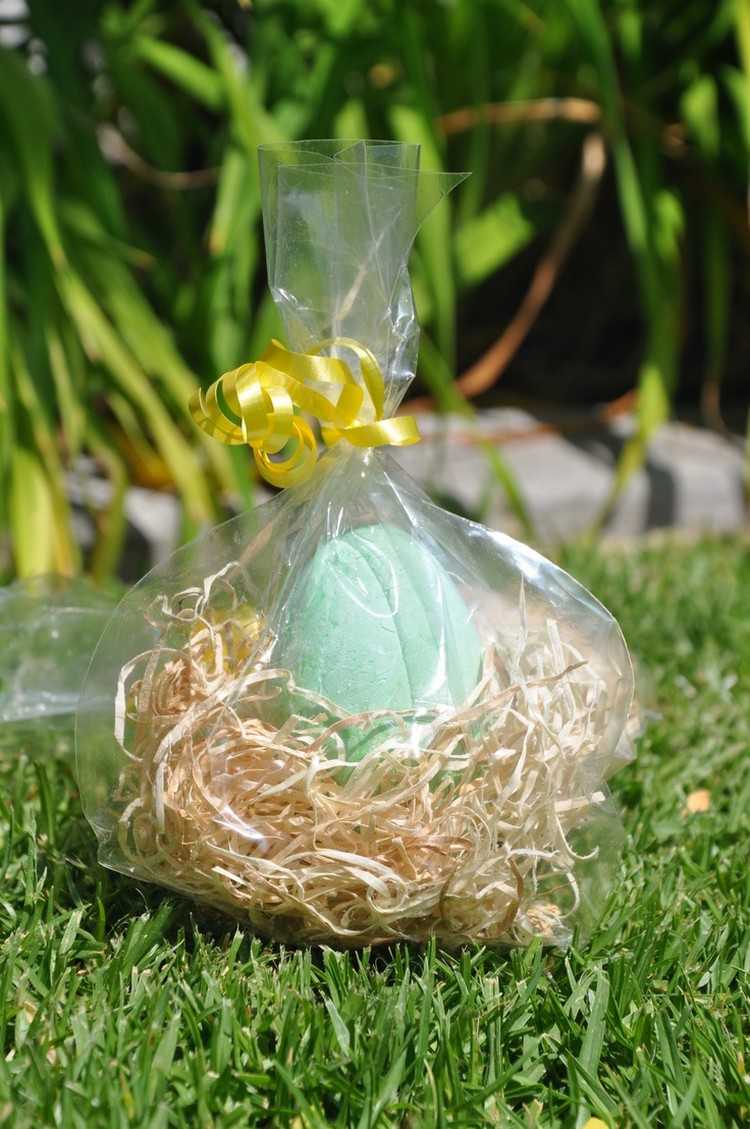 Påske-gaver-tinker-påske-æg-rede-cellofan-indpakket