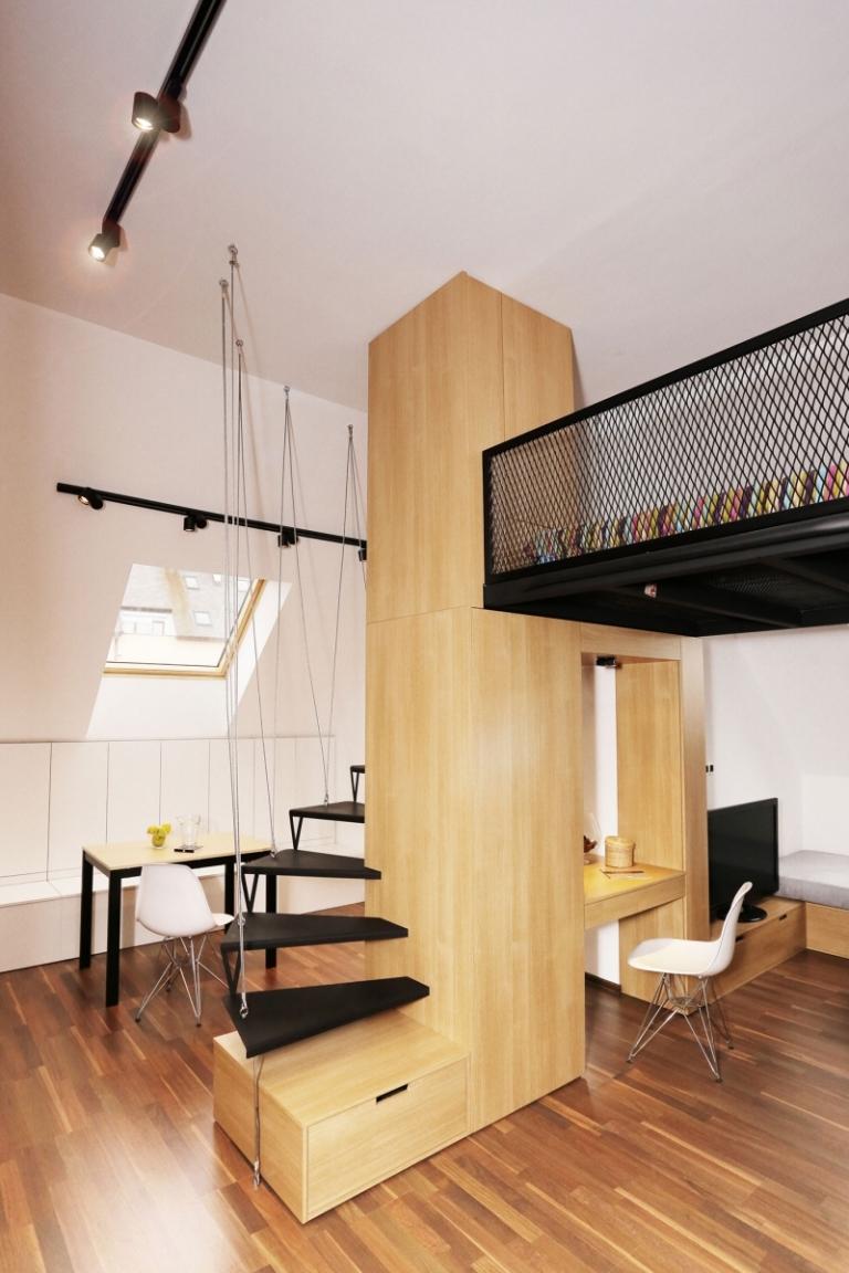 Indretning-små-værelser-et-værelse-lejlighed-træ-laminat-gulv-seng-niveau-arbejdsstation
