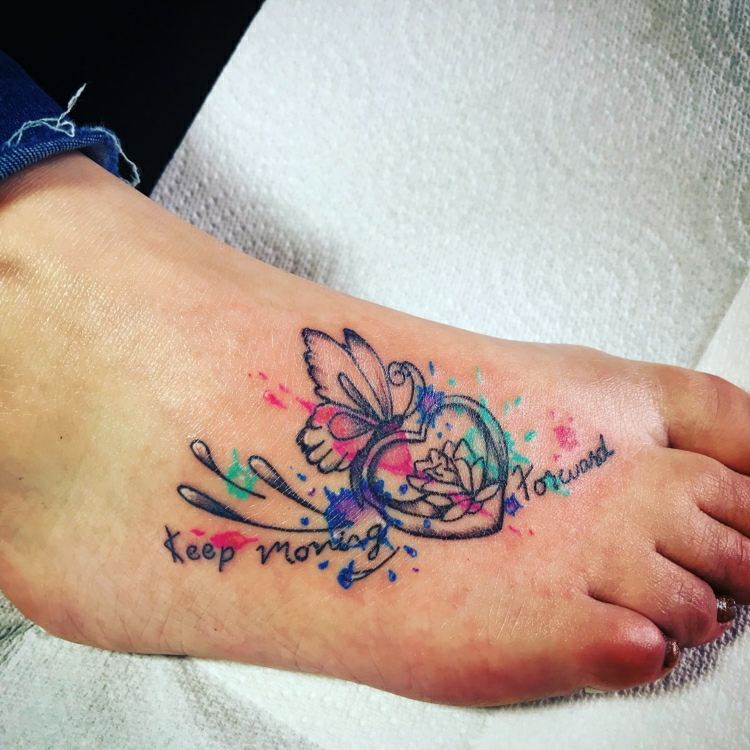 Fod tatovering hjerte bogstaver tatovering ideer kvinde
