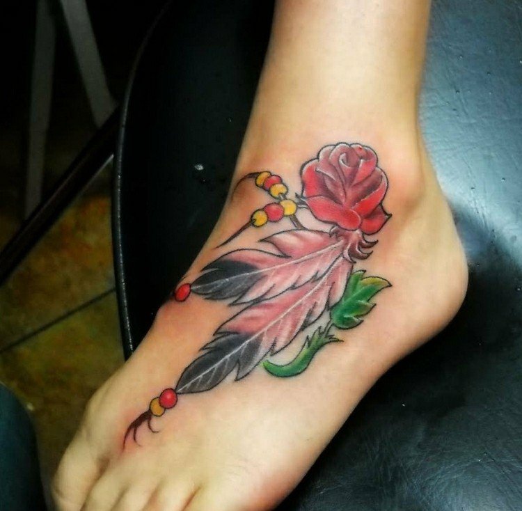 Fodtatovering blomster steg med fjer tatovering ideer kvinde