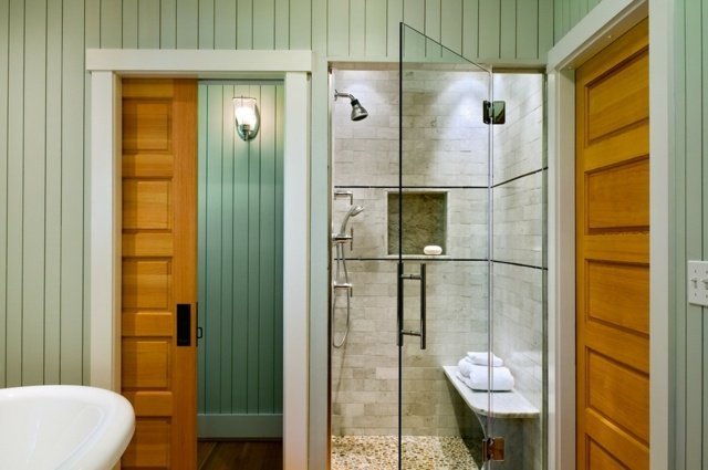 Lille-badeværelse-design-pladsbesparende-komfortabelt-møblering-tips-ideer
