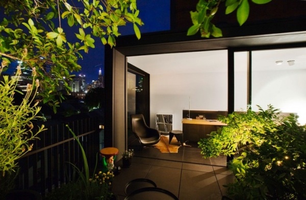 Glasvæg skydedør-moderne møbler om natten