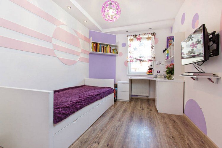 små-børneværelse-møblering-ideer-pige-enkeltseng-seng-kasse-hjørne-skrivebord
