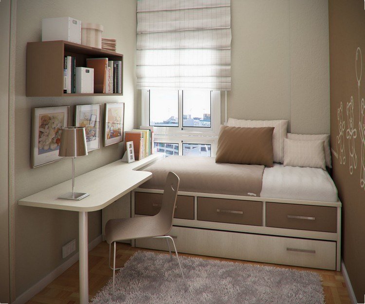 lille-børneværelse-indretning-seng-seng-opbevaring-skrivebord-beige-brun