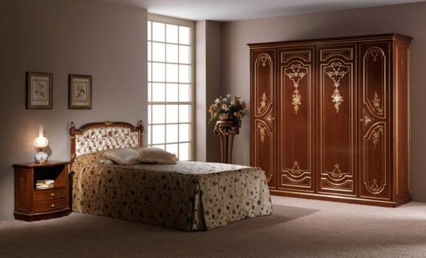 Royal-soveværelse-møbler-Meroni-guld-ornamenter