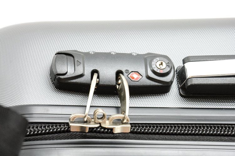 Pak-din-kuffert-tjekliste-tips-sikkerhed-lås-lås