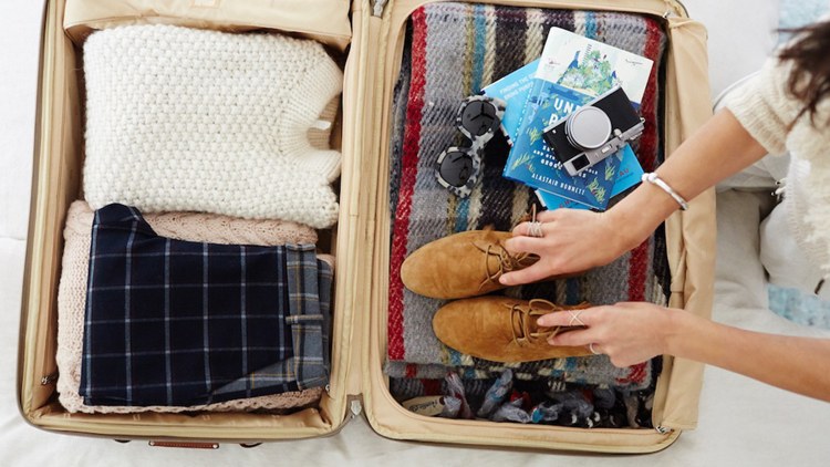 Pakning af en kuffert-tjekliste-tip-ordning-sortering-tøj