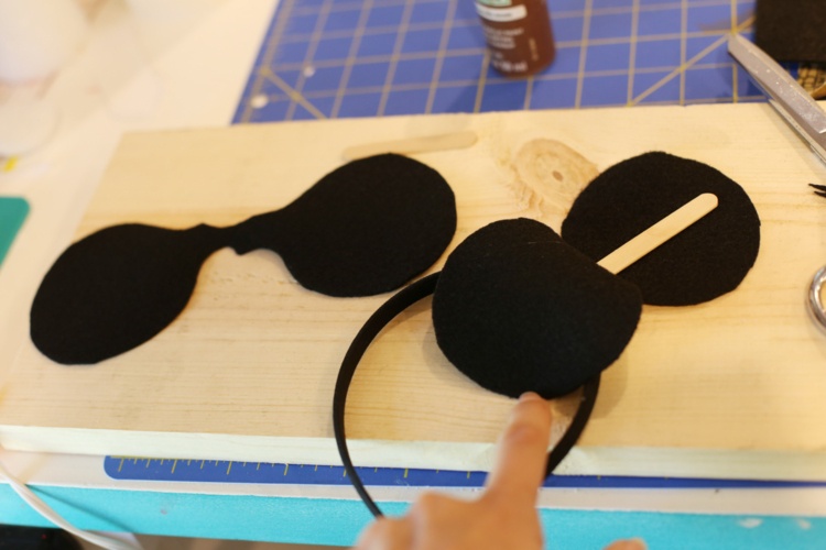 Lav dine egne Minnie Mouse pandebåndsinstruktioner