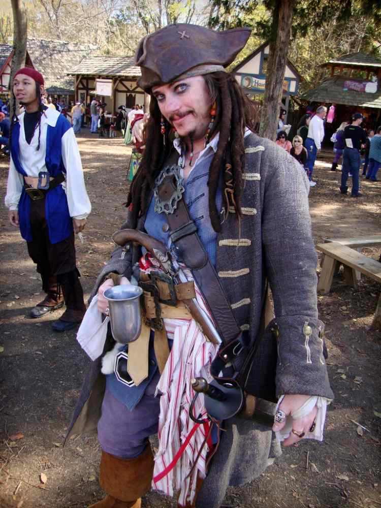 Kostume-ideer-pirater-i-caribien-kaptajn-jack-spurve-pirat-kostume
