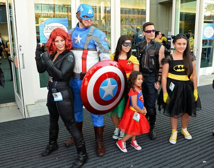 kostume ideer til karneval tegneserie film superhelte gruppe kostumer