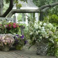 Vázy s kvetmi v krajinnom dizajne