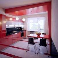 a vörös és más színek kombinálása egy lakásfotó stílusában