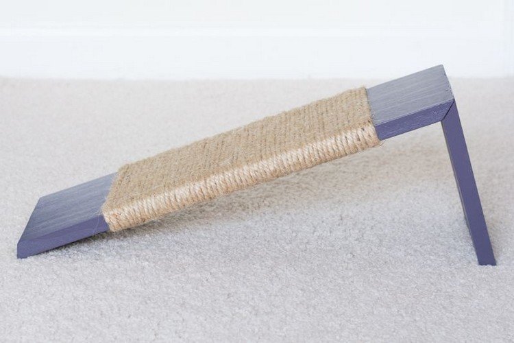 diy skrabe møbler kat kradsebræt lilla sisal