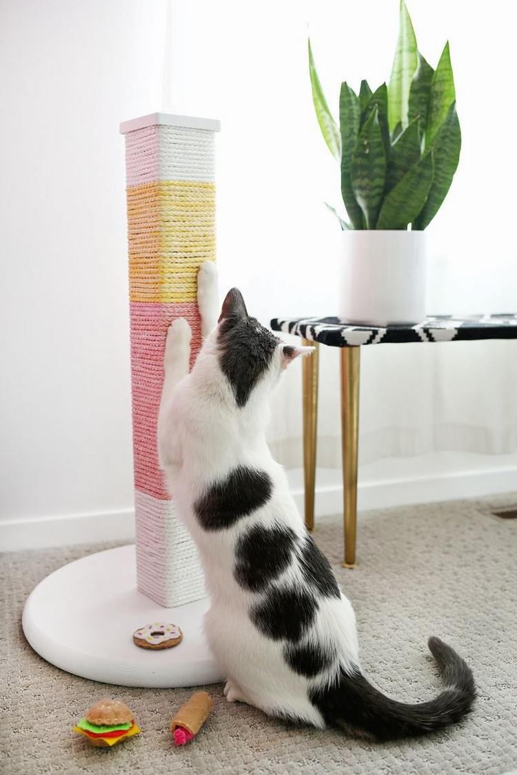 smukke ridsende møbler til katte bygge dig selv diy skrabepost pastelfarver