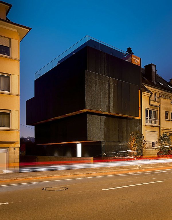 Kreativ-original-arkitektur-metaform-sort-facade