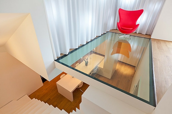 Kreativ-original-arkitektur-Luxembourg-glas-gulv-anden-etage