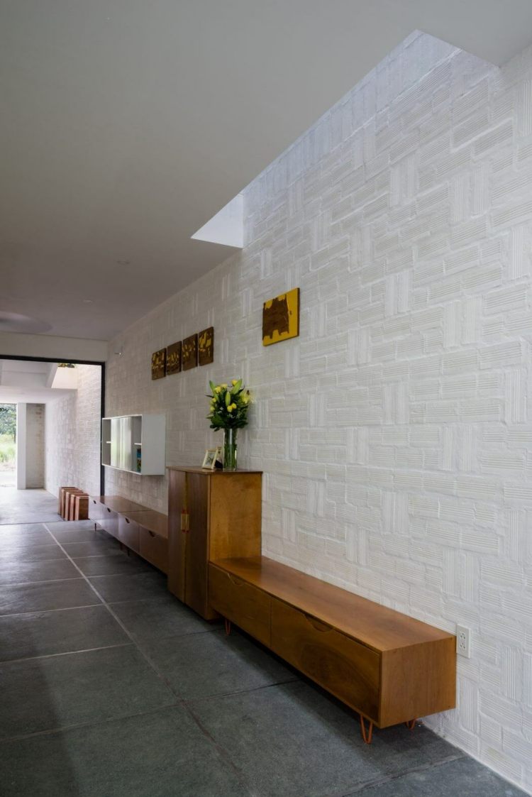 kreativ-væg-design-lowboard-moderne-møblering-væg-dekoration-monokrom