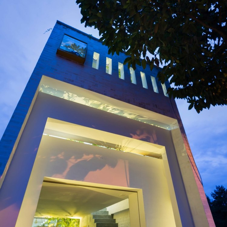 kreativ-væg-design-facade-belysning-vietnam-hus-design