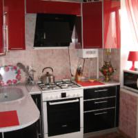 Echtes Foto einer Küche mit Gaskessel in Chruschtschow