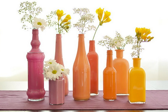 Originální vázy z nepotřebných skleněných lahví