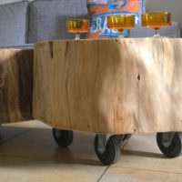 Originální konferenční stolek na řezání dřeva vlastními rukama