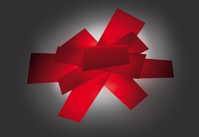 Loftslampe Big Bang-røde paneler-dynamisk leg af lys og skygge