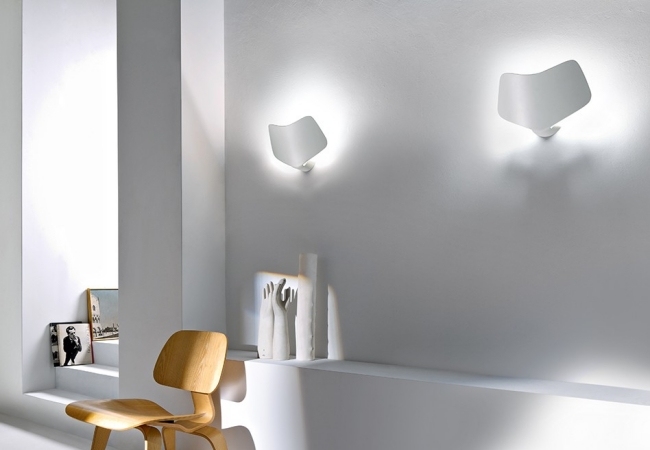 Fold subtile hvide vægskærer dekorative design Foscarini lamper