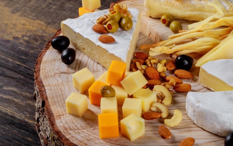 Forskellige typer ost kan opbevares i hvor lang tid ved stuetemperatur