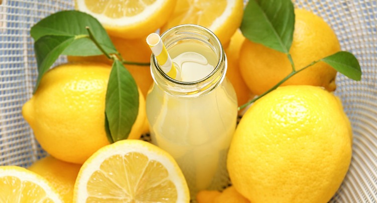 Drik citronsaft fra friskpressede citroner hver dag for bedre levers sundhed