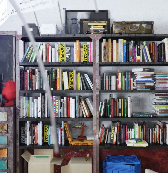 Industriinspireret boligtilbehør design møbler reolsystemer bøger opbevaringsplads