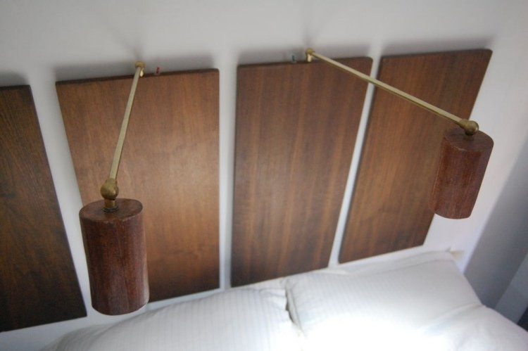 Læselampe på sengen -moderne-soveværelse-træ-paneler-justerbare-lys-træ-se-hovedgærde