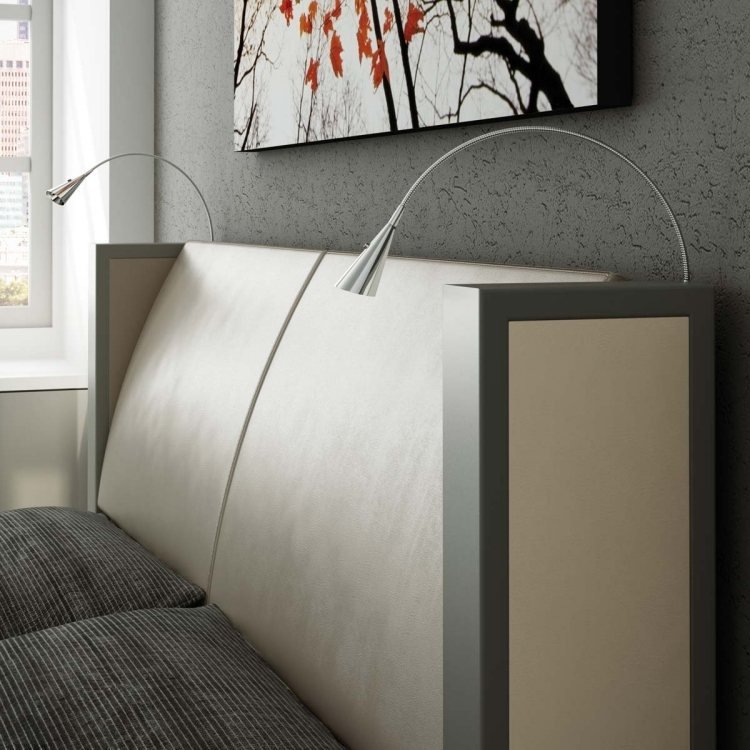 læselampe-seng-moderne-soveværelse-sengegavl-posteret-beige-grå-væg-gips-billede