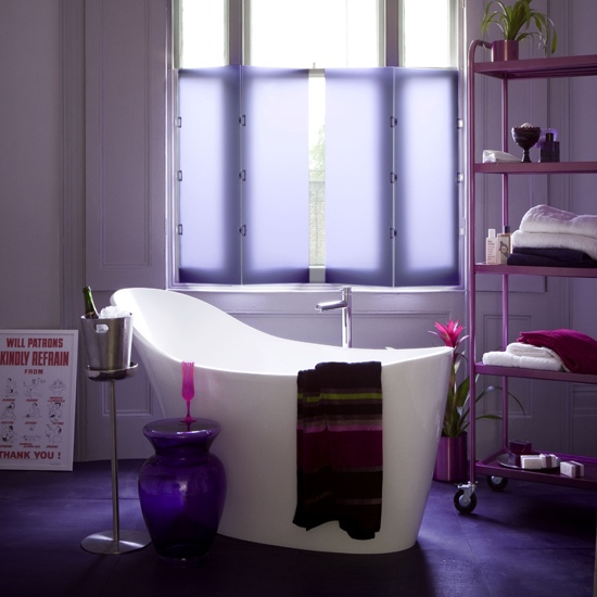 moderne farve - hvidt badeværelse - hyggeligt